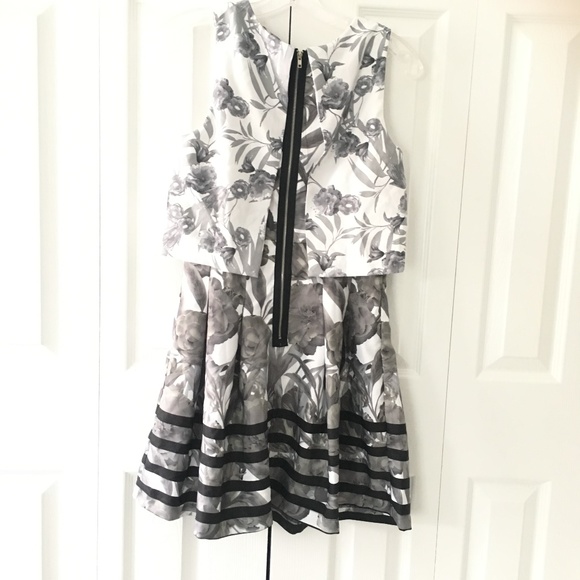 womens black and white floral dress - Picture 4 of 5